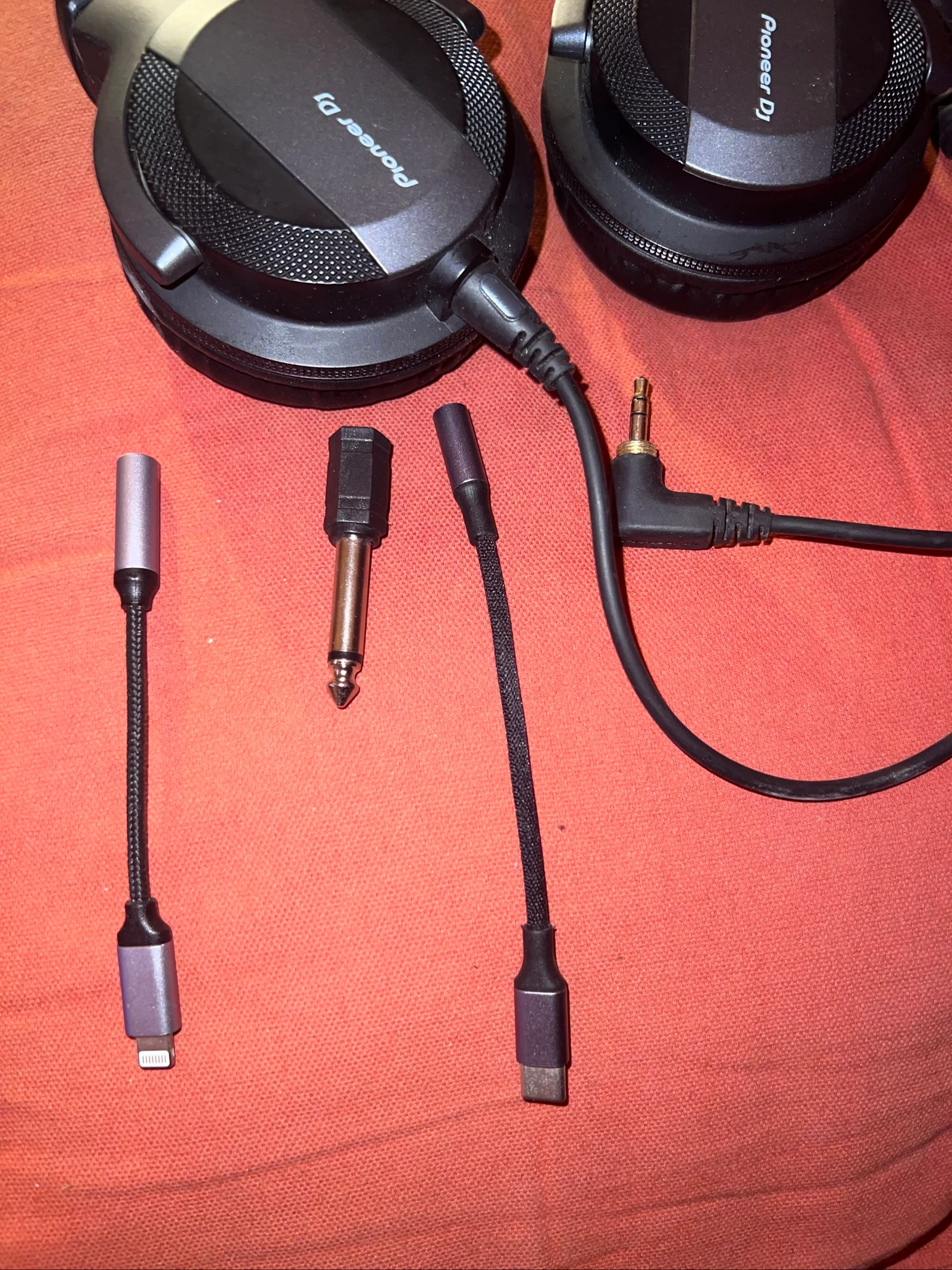 🎧 Pioneer HDJ DJ Headphones – Excellent condition – With Lightning, USB-C and 6.35 mm Jack adapters – photo 3